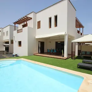 villa-las-caletas-del-mar.puertodelcarmen-hotels.org/